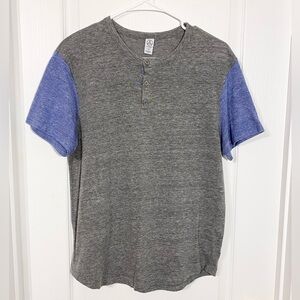 Alternative Earth Short Sleeve Henley Gray Blue Men’s Medium